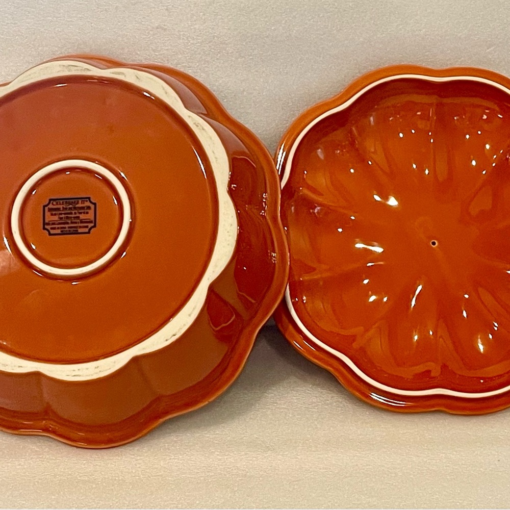 Bake Dish Celebrate It Pumpkin Dish w/Cover Oven, Dishwasher, Microwave Safe - Picture 6 of 7